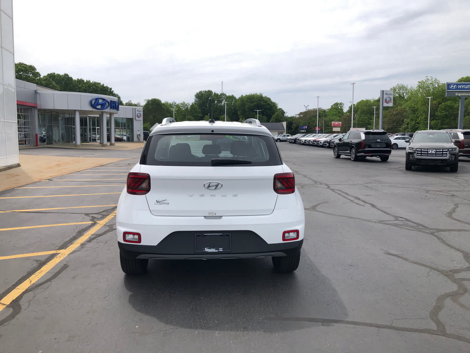Used 2025 Hyundai Venue SEL FWD image 6