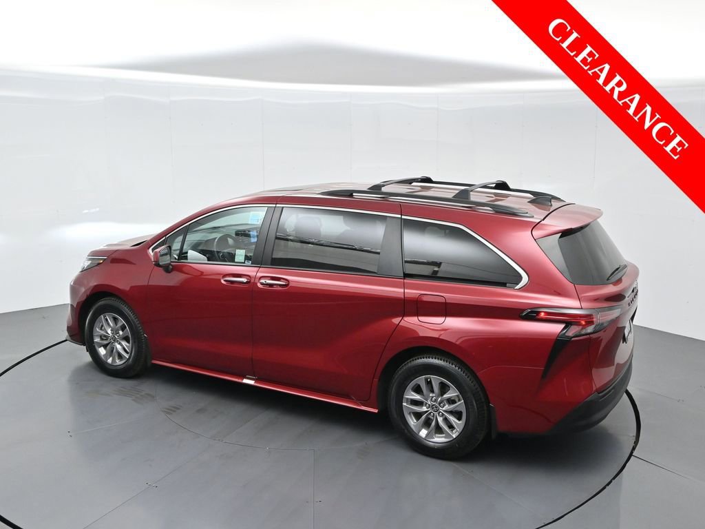 Used 2022 Toyota Sienna XLE image 61