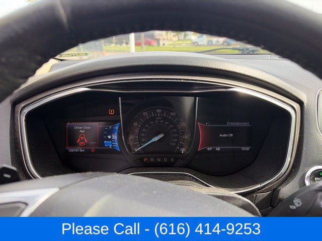 Used 2017 Ford Fusion SE w/ Equipment Group 201A FWD image 4