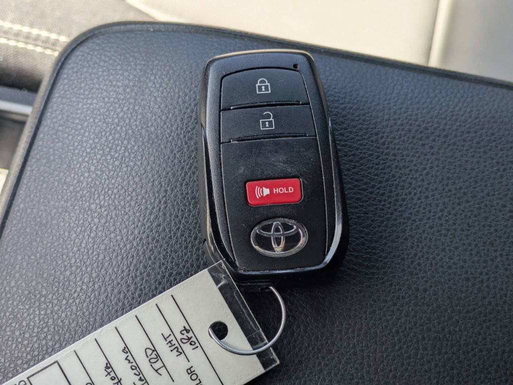 Used 2025 Toyota Tacoma TRD Off-Road image 32