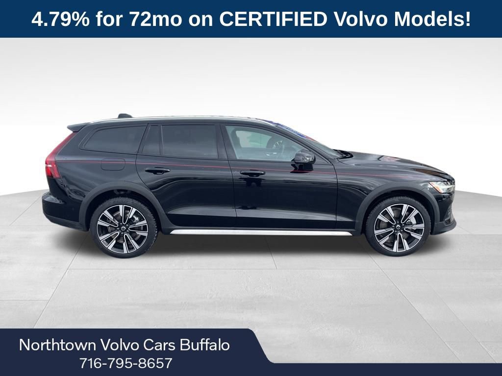 Certified 2025 Volvo V60 B5 Cross Country Ultra image 10