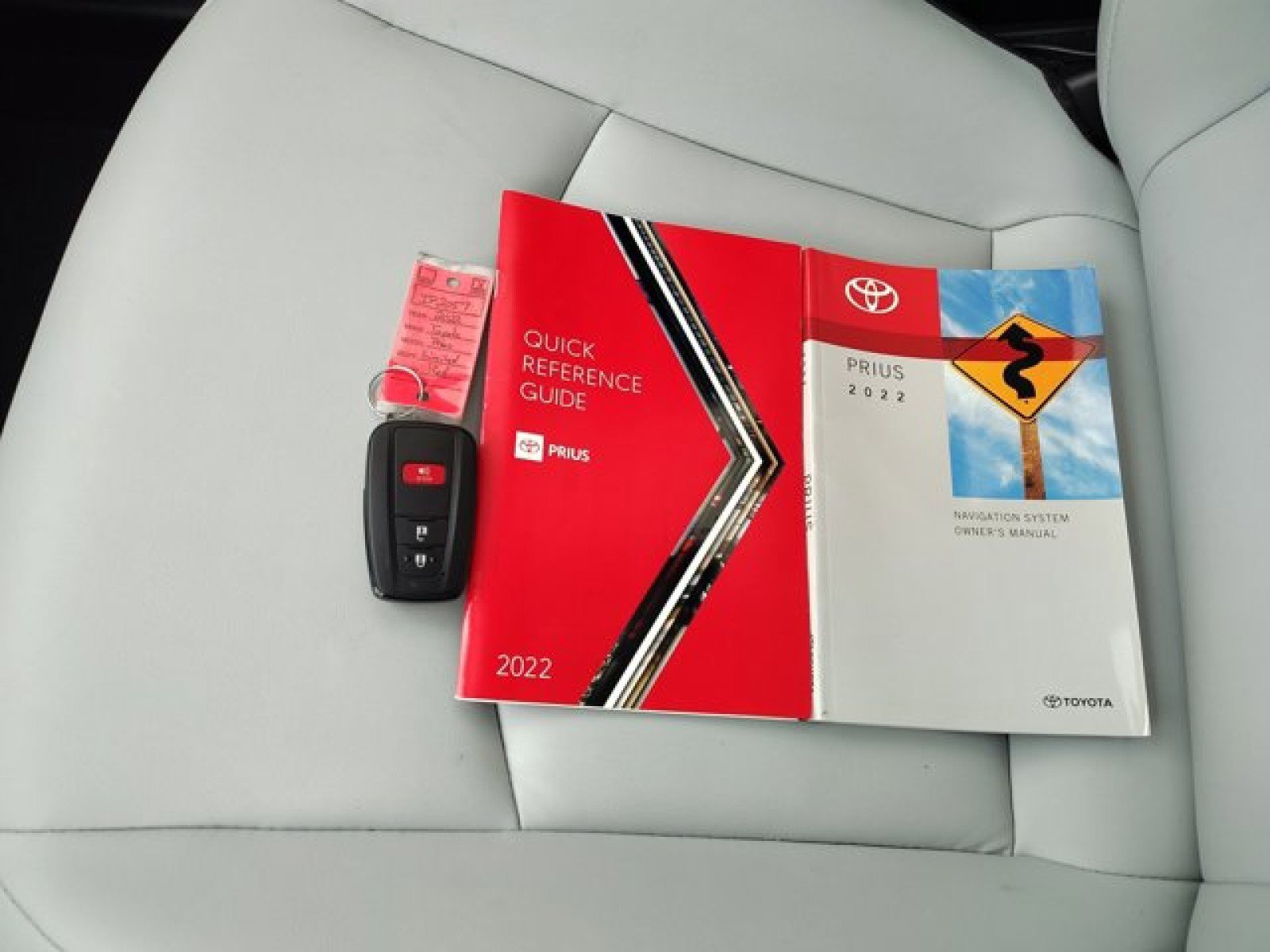 Used 2022 Toyota Prius Limited w/ Premium Convenience Package FWD image 23