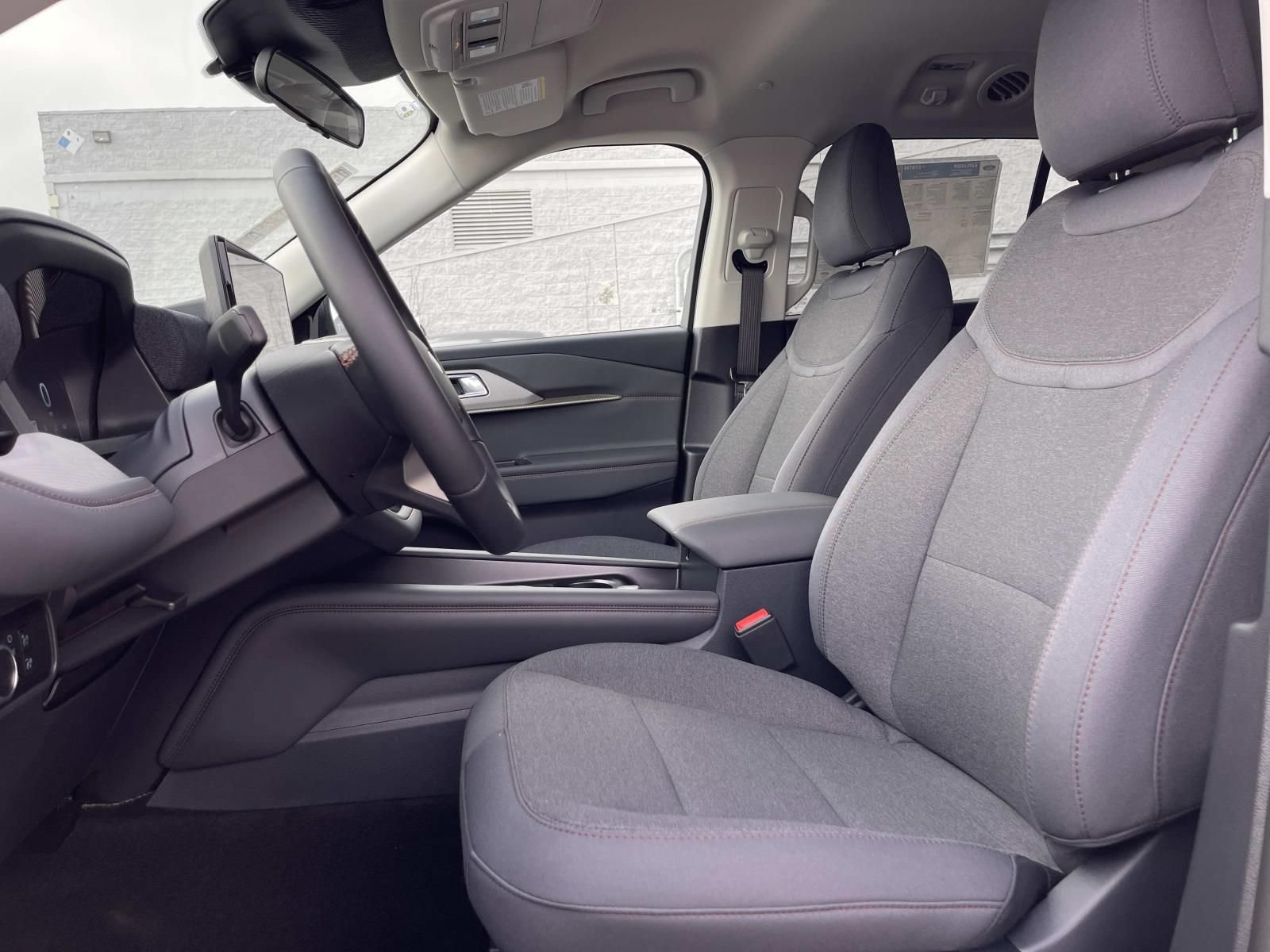 New 2026 Ford Explorer Active RWD image 18