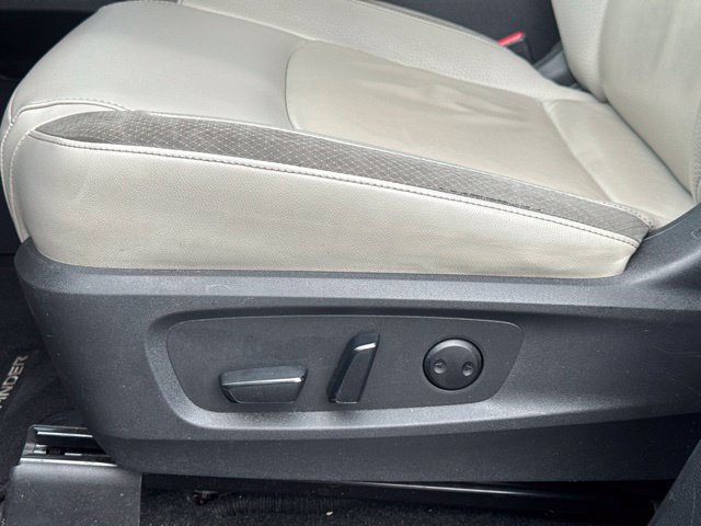 Used 2022 Nissan Pathfinder SL AWD/4WD image 24