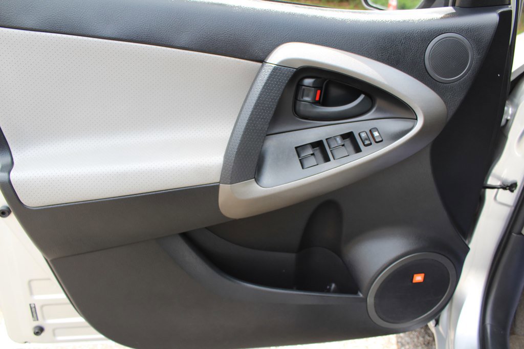 Used 2009 Toyota RAV4 Limited image 32