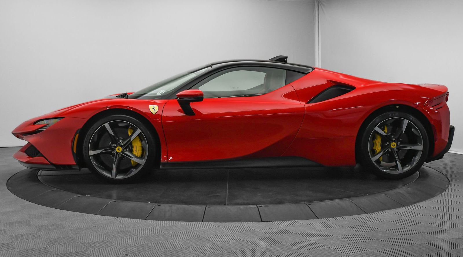 Used 2023 Ferrari SF90 Stradale image 4