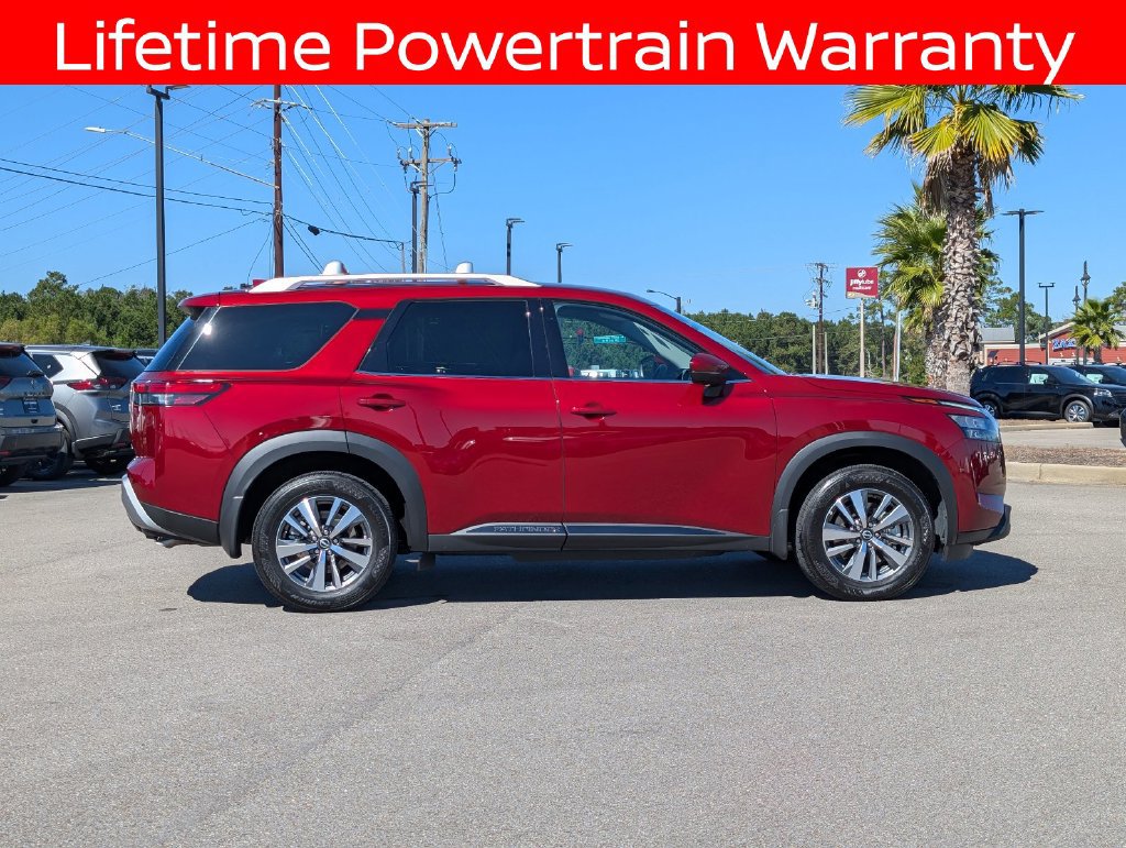 Used 2025 Nissan Pathfinder SL FWD image 8