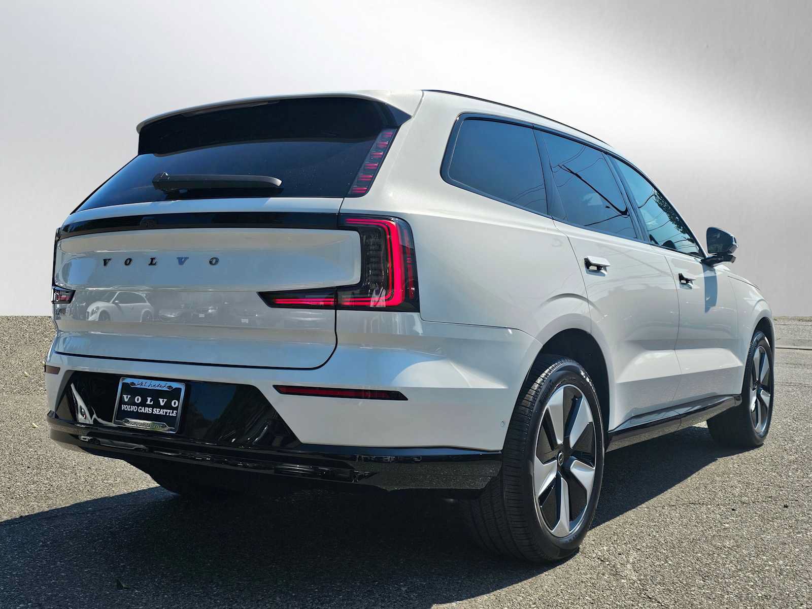 New 2025 Volvo EX90 Plus AWD/4WD image 3
