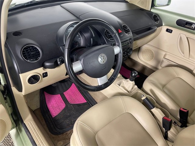 Used 2009 Volkswagen Beetle S image 3