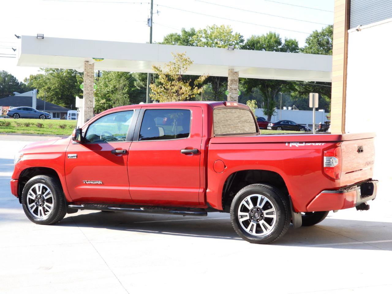 Used 2018 Toyota Tundra CrewMax SR5 w/ TRD Sport Package RWD image 38