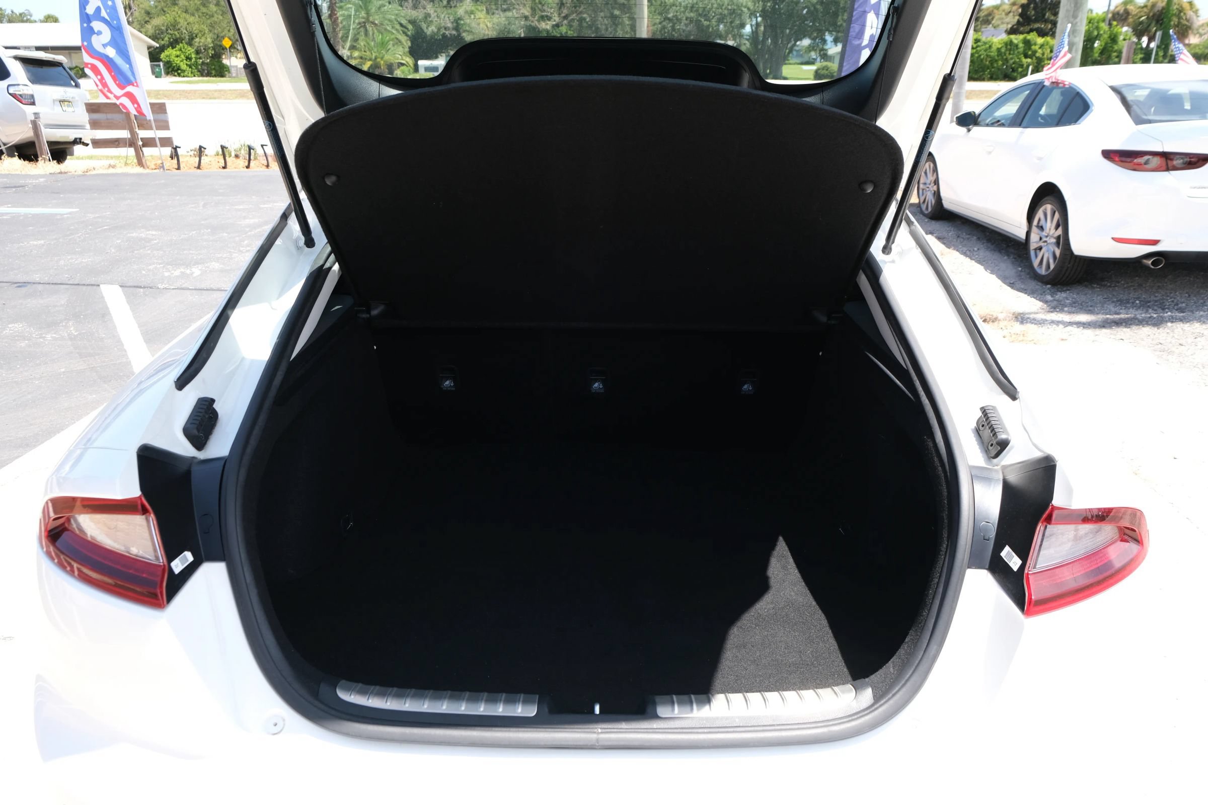 Used 2018 Kia Stinger Premium RWD image 13