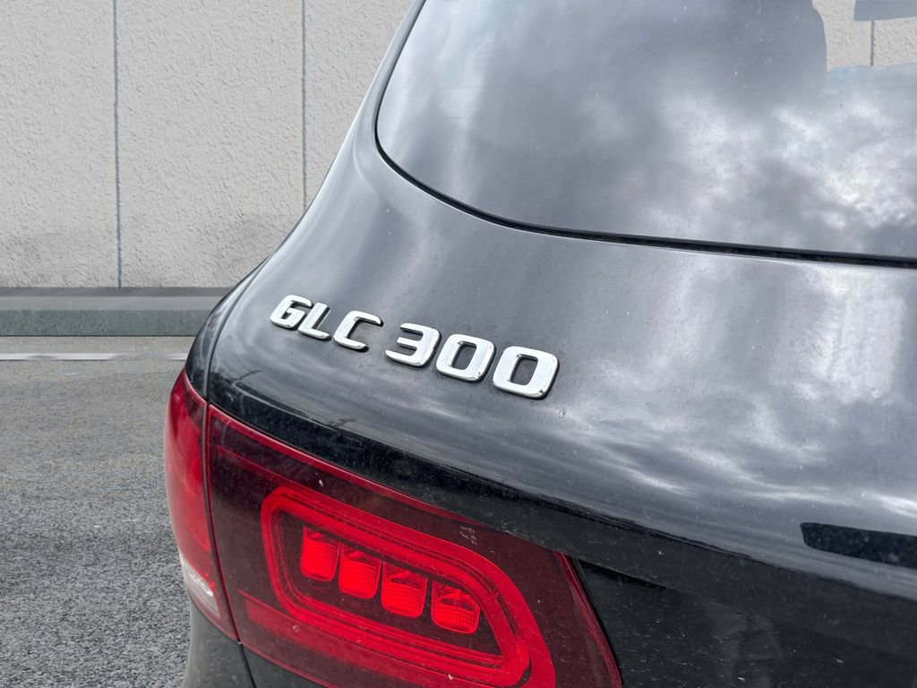 Used 2022 Mercedes-Benz GLC 300 4MATIC w/ Premium Package Lite image 10