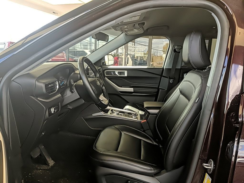 Used 2022 Ford Explorer XLT w/ Equipment Group 202A image 13