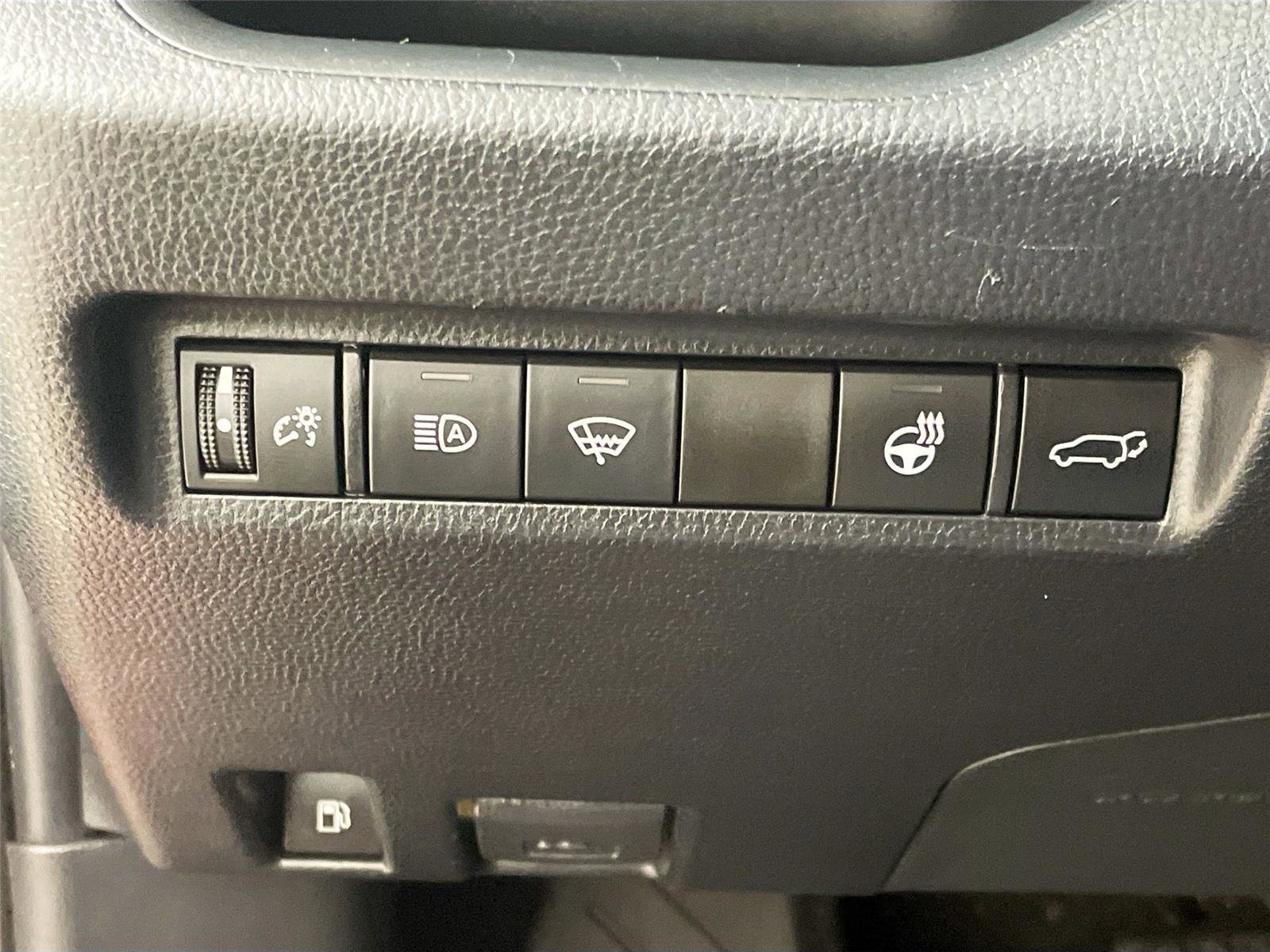 Used 2020 Toyota RAV4 XLE w/ Convenience Package AWD/4WD image 14