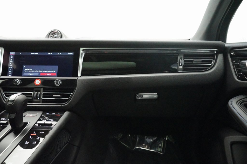 Used 2025 Porsche Macan Turbo image 25