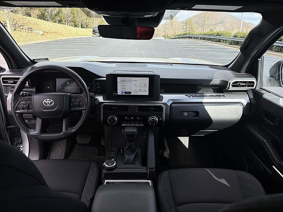 Certified 2024 Toyota Tacoma SR5 AWD/4WD image 18