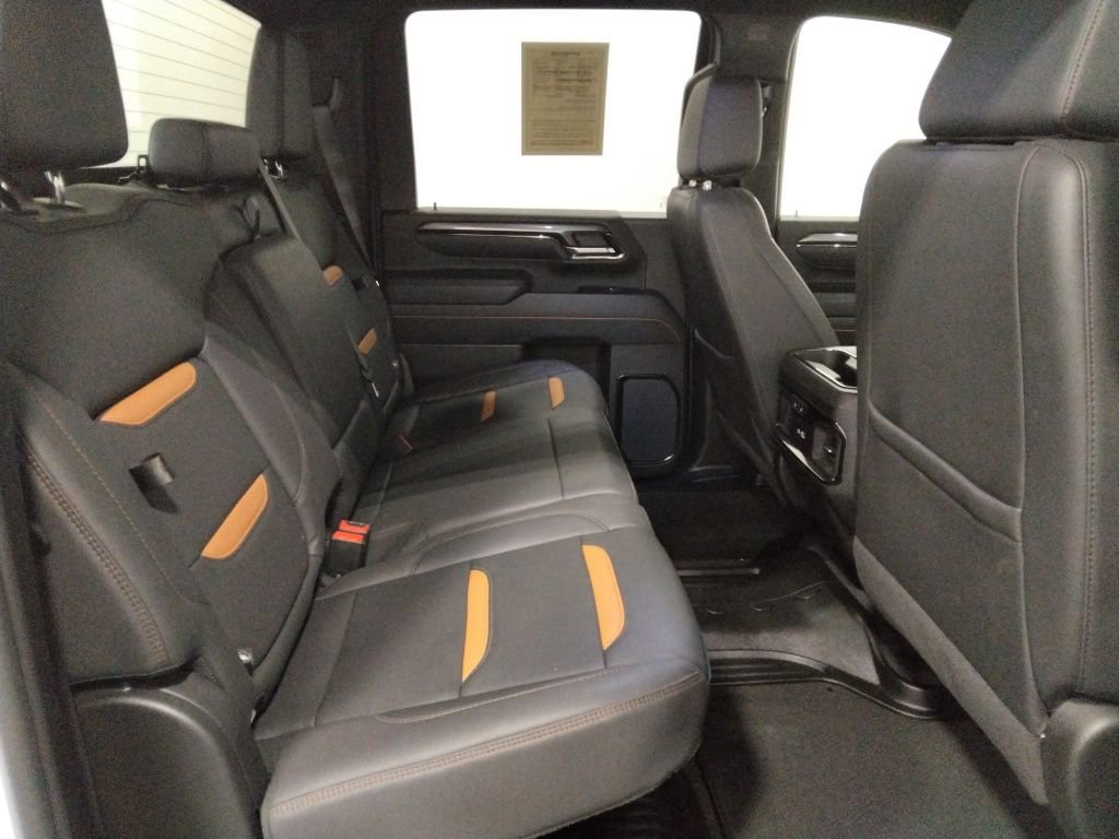 Used 2025 GMC Sierra 2500 AT4 image 38