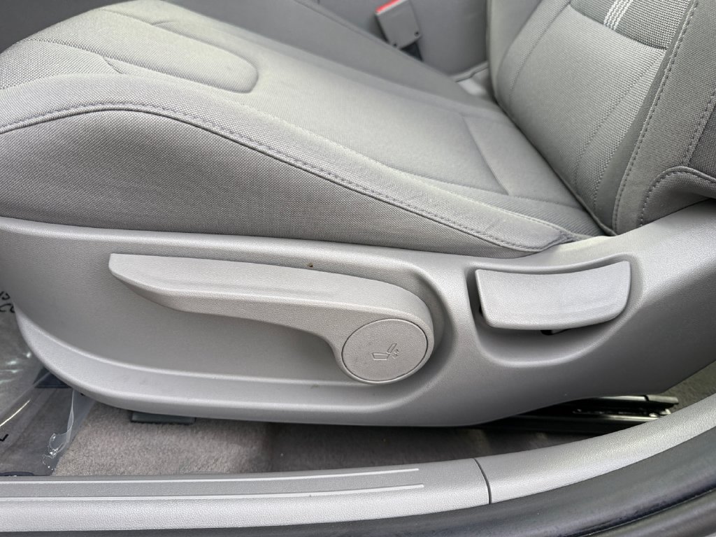 Used 2026 Hyundai Elantra SE FWD image 16