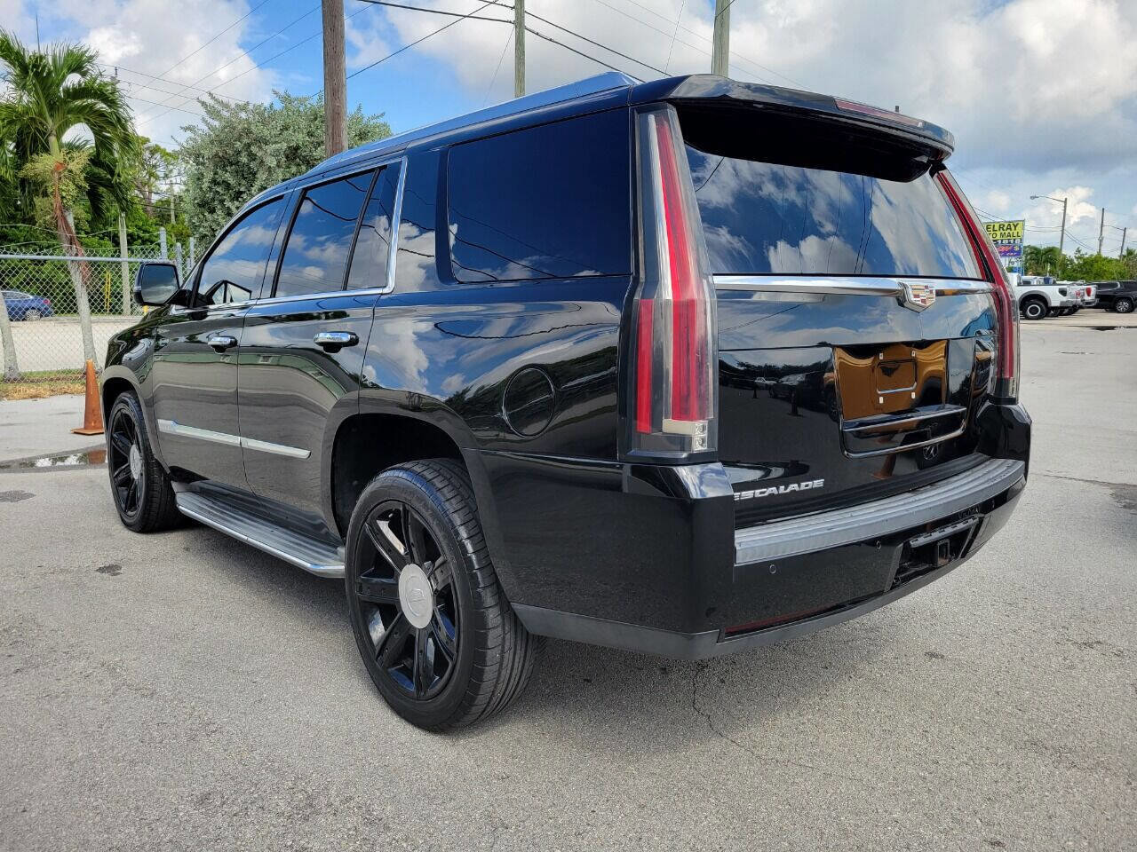 Used 2015 Cadillac Escalade Luxury RWD image 5