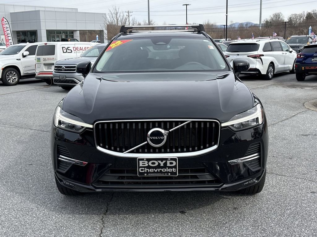 Used 2022 Volvo XC60 B5 Momentum w/ Climate Package image 3