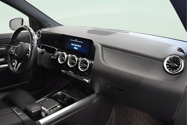 Used 2023 Mercedes-Benz GLA 250 4MATIC w/ Premium Package image 19