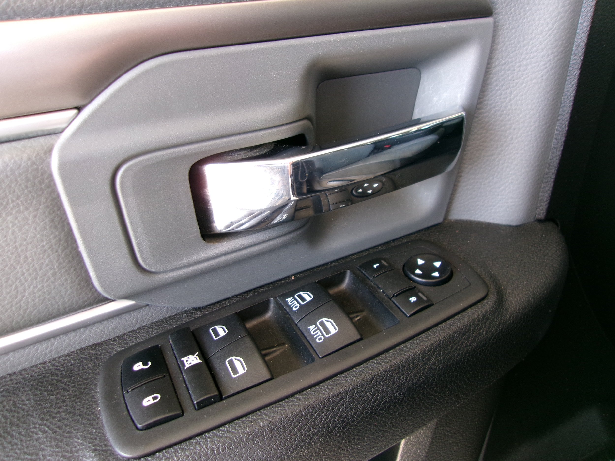 Used 2024 RAM 1500 Classic SLT AWD/4WD image 12