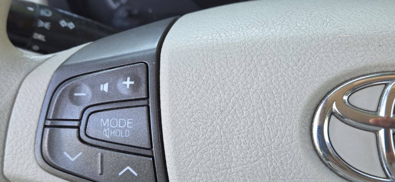 Used 2011 Toyota Sienna LE FWD image 27