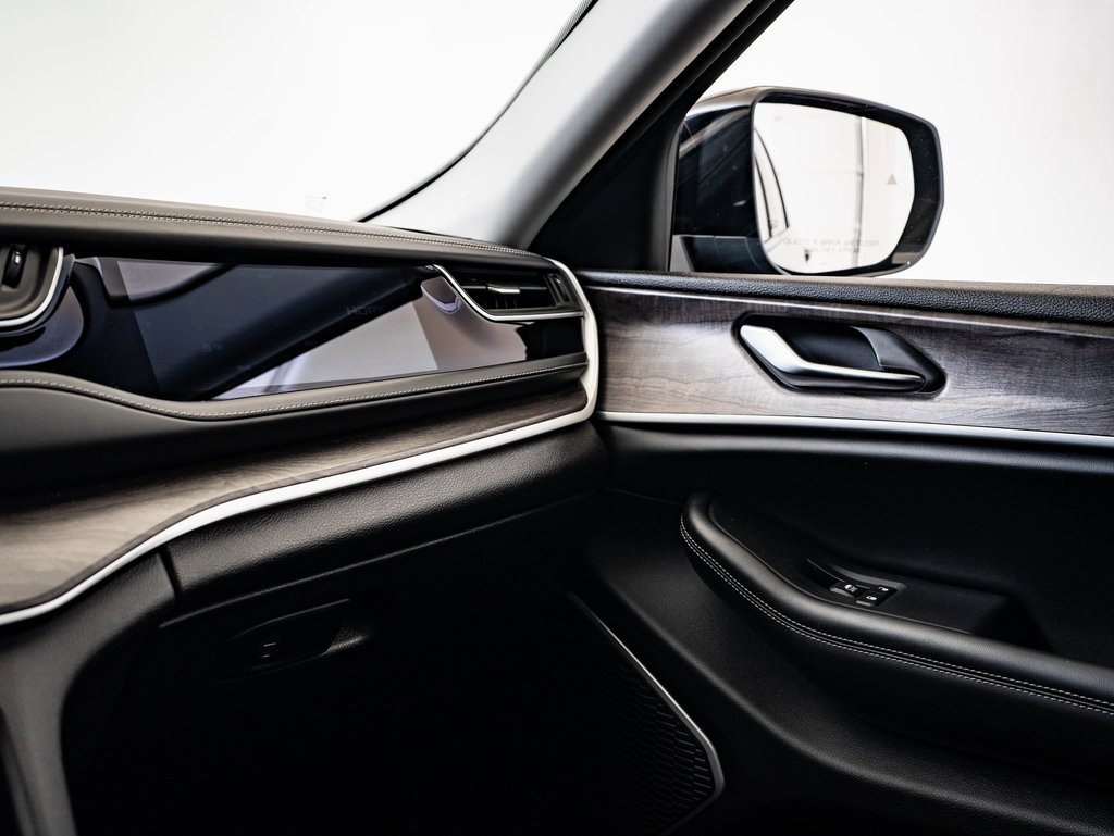 Used 2022 Jeep Grand Cherokee Limited 4xe image 33