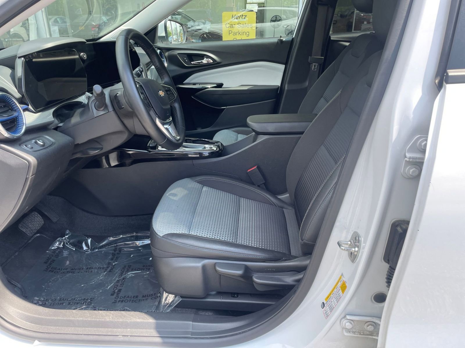Used 2025 Chevrolet Trax LT w/ LT Convenience Package FWD image 25