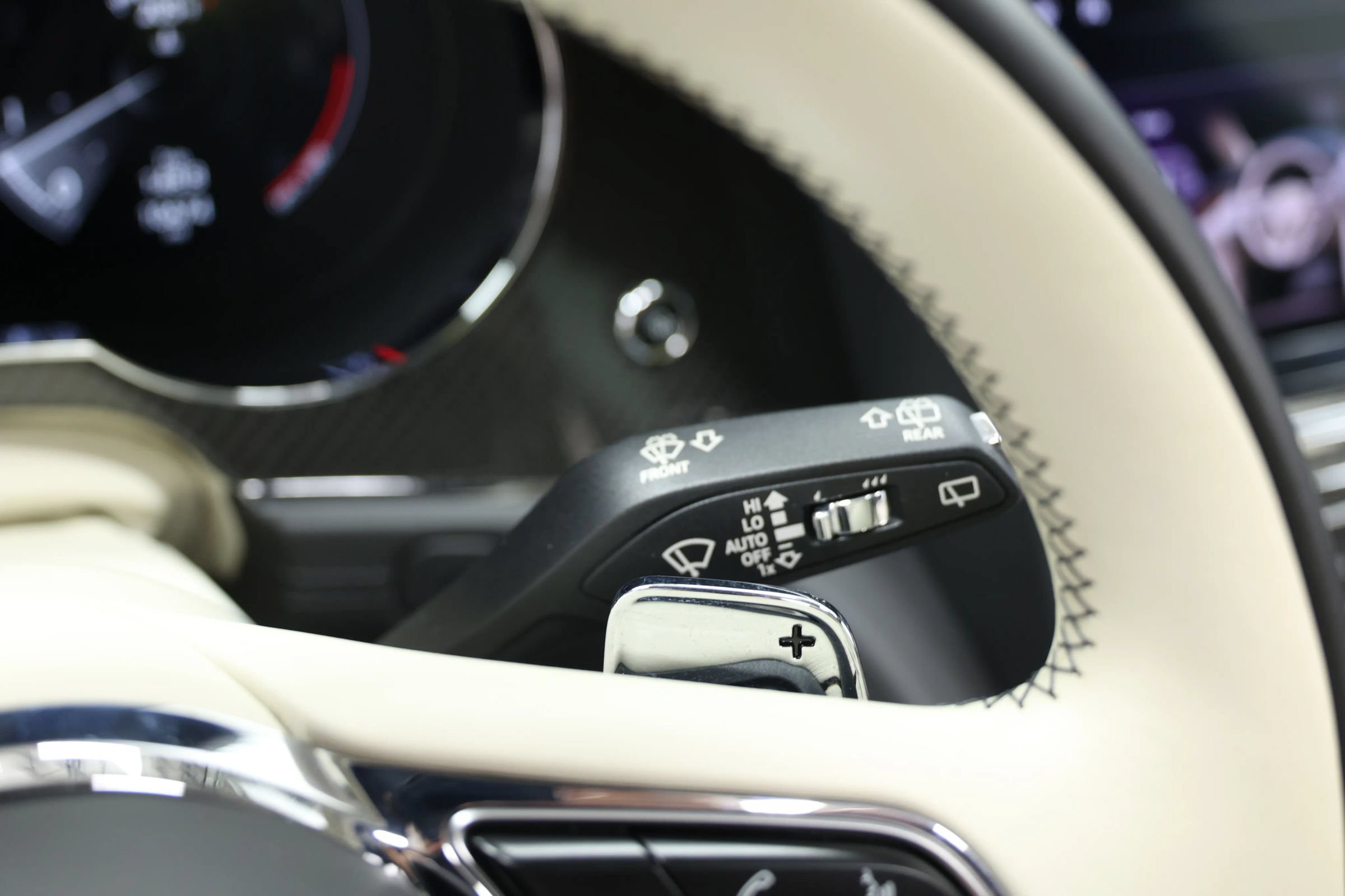 Used 2021 Bentley Bentayga w/ First Edition Specification AWD/4WD image 29