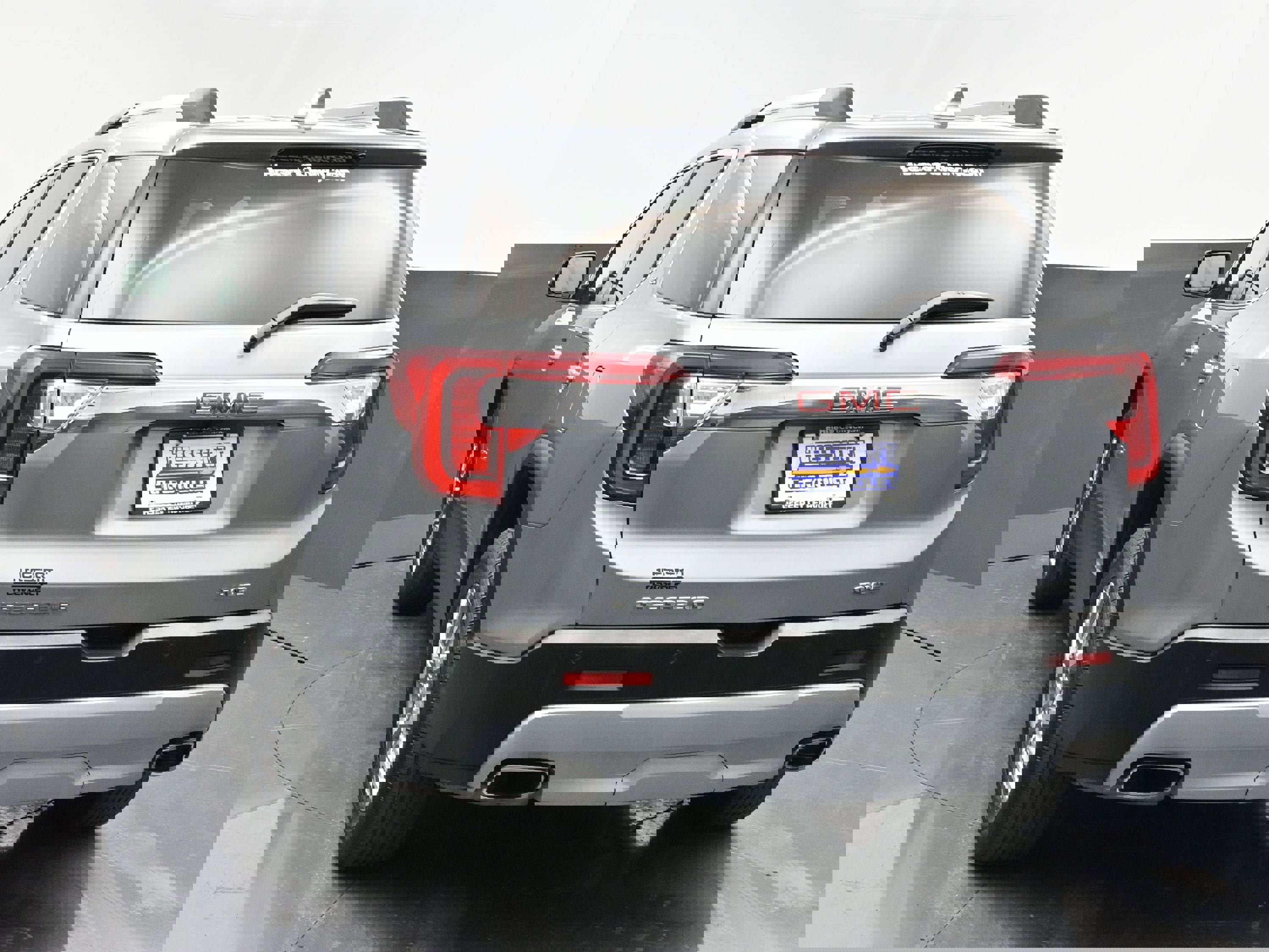 Used 2023 GMC Acadia SLT w/ Technology Package image 6