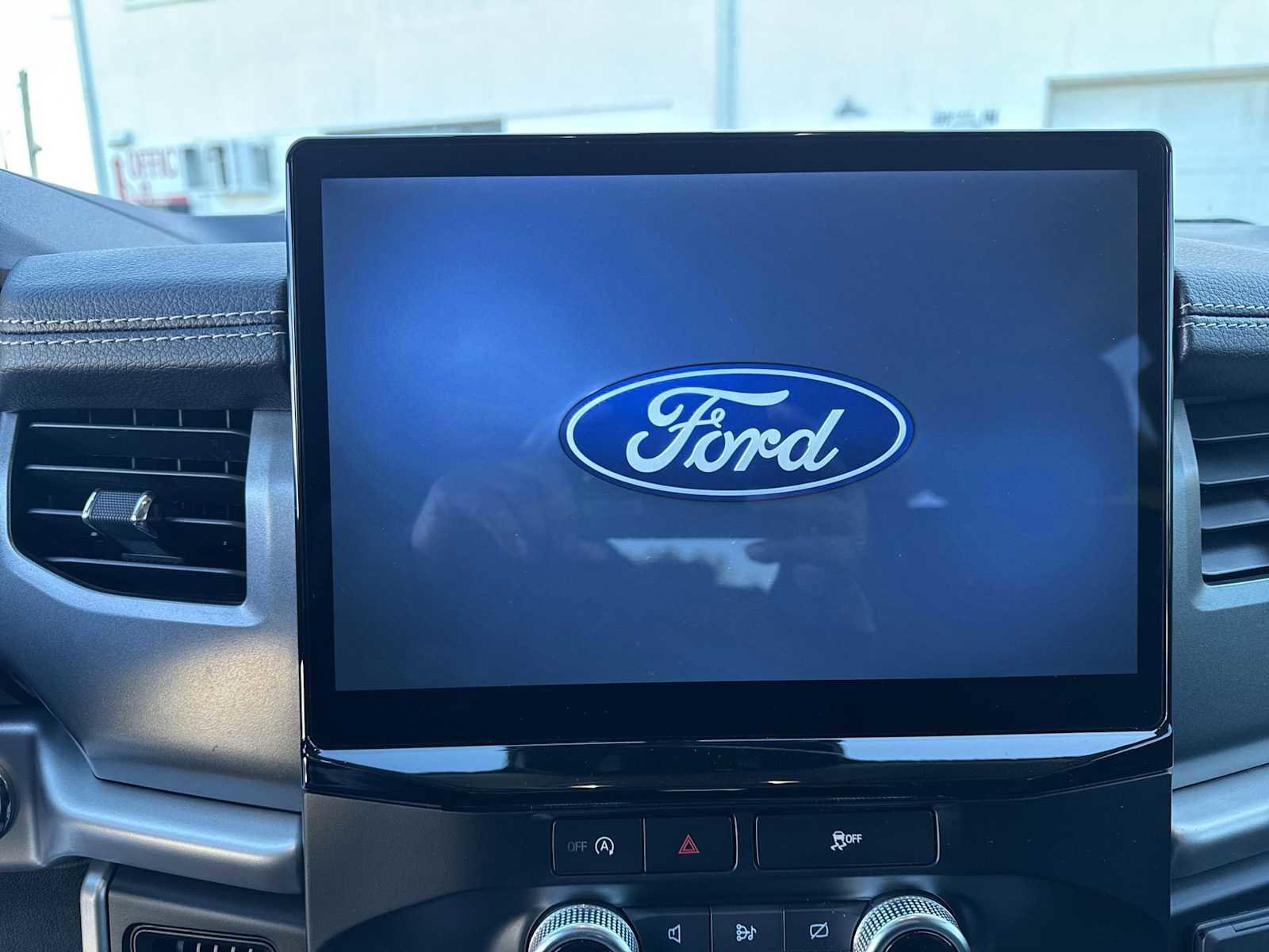 Used 2024 Ford Expedition XLT image 25