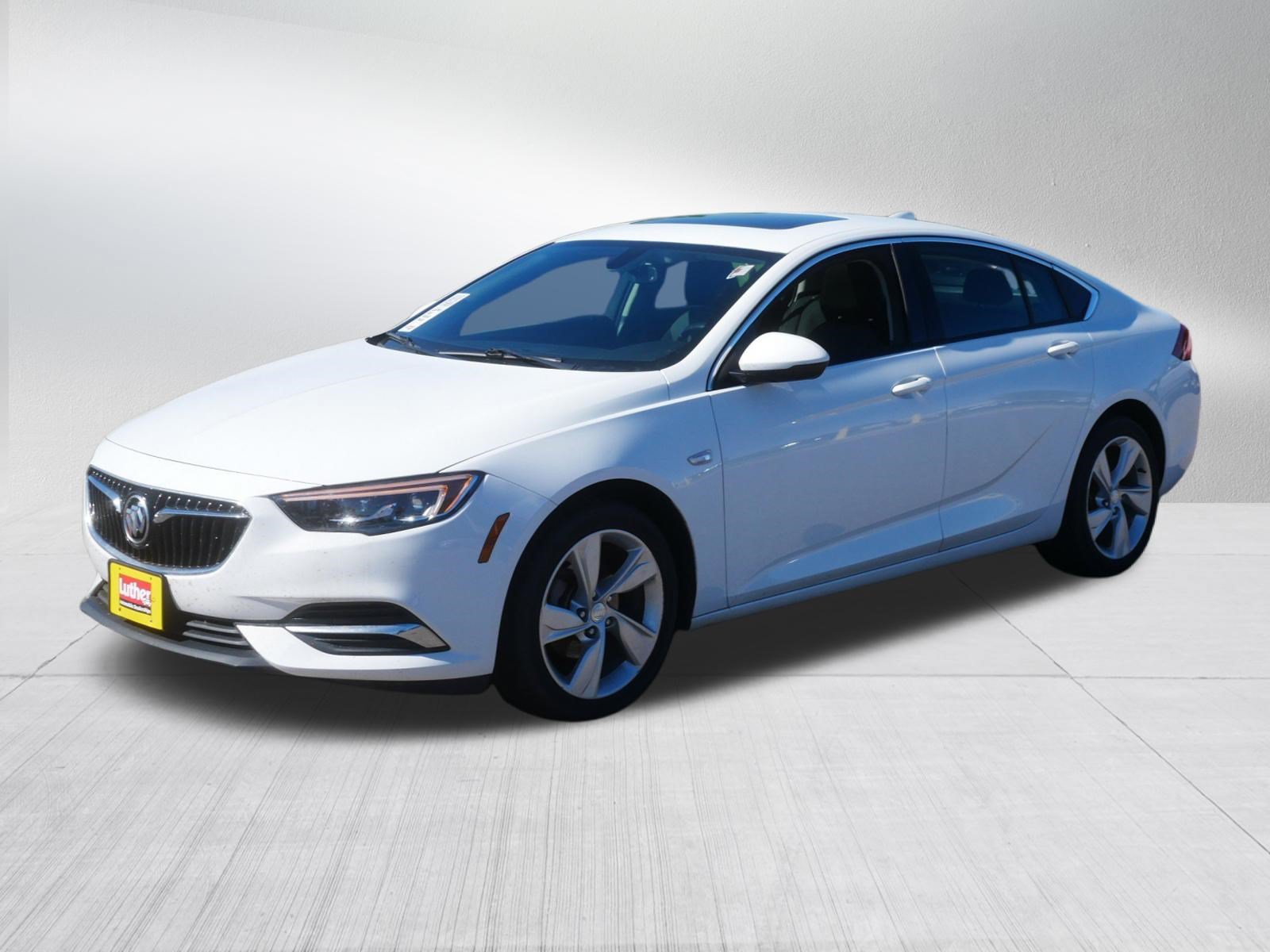 Used 2018 Buick Regal Preferred w/ Driver Confidence Package #1 FWD image 3