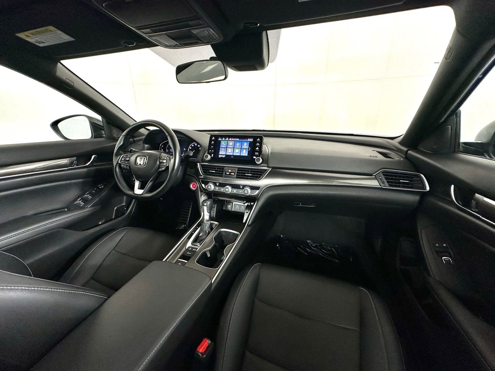 Used 2018 Honda Accord Sport image 2