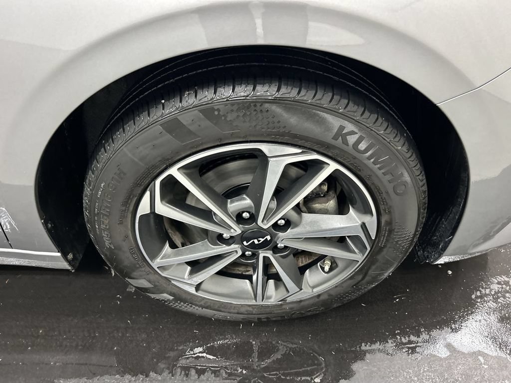 Certified 2023 Kia Forte LXS w/ LXS Technology Package FWD image 8