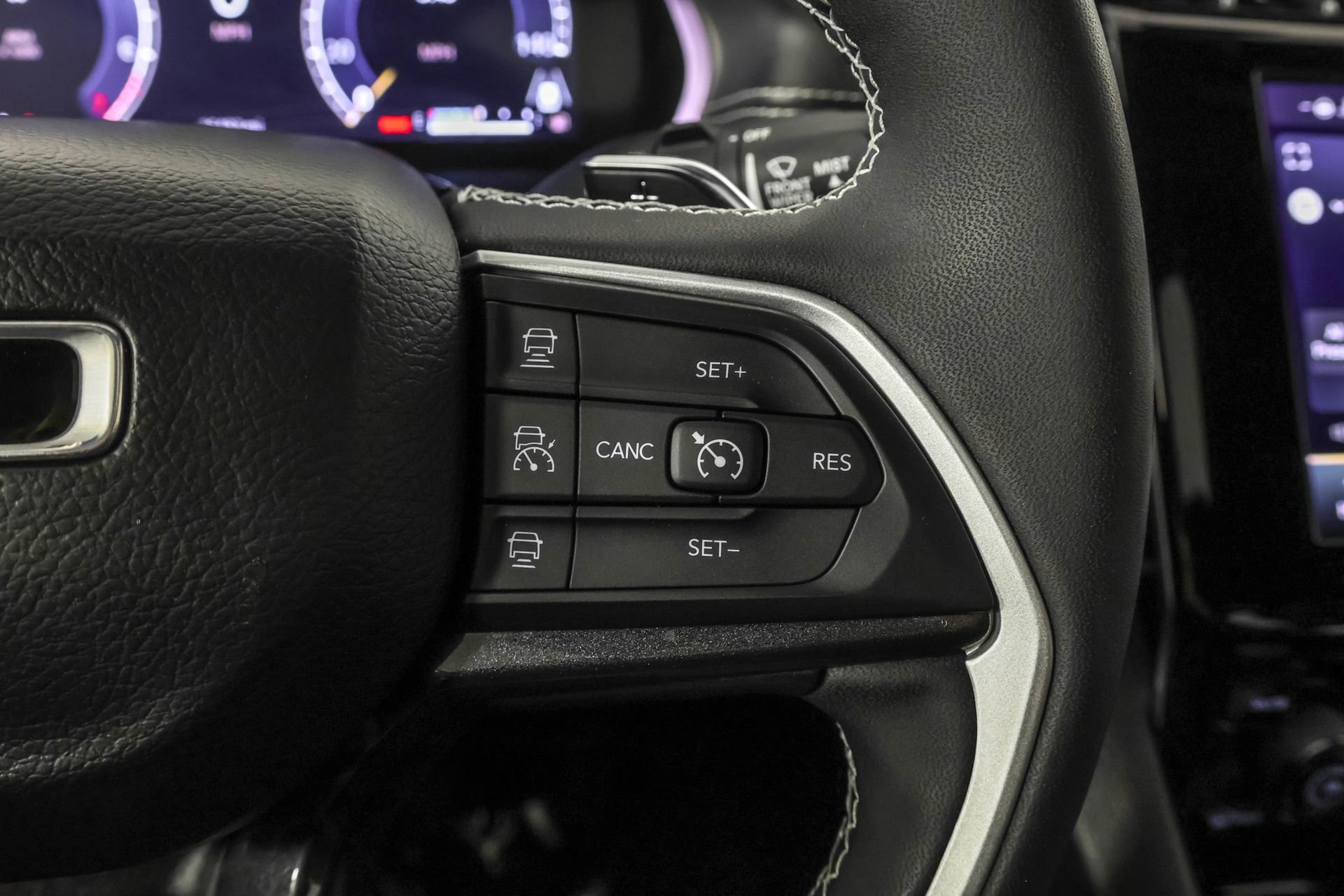 Used 2023 Jeep Grand Cherokee L Laredo image 32