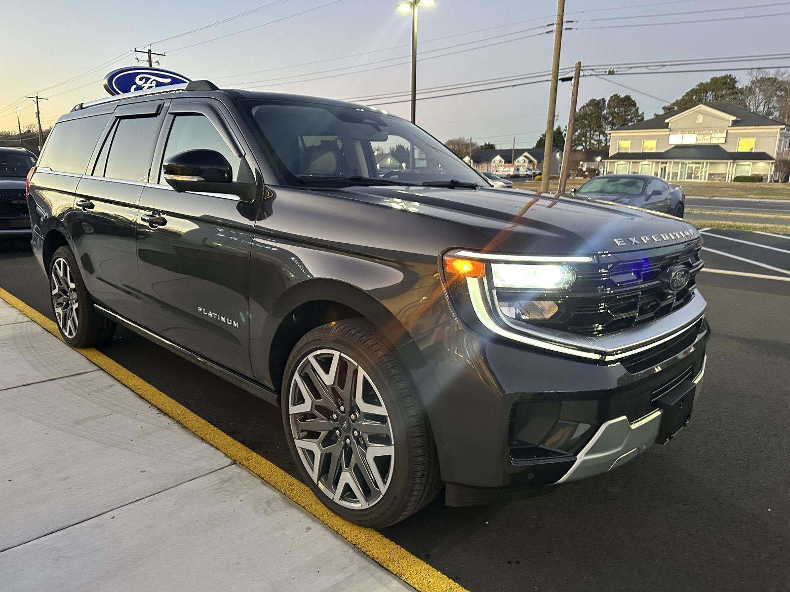 Used 2025 Ford Expedition Max Platinum w/ Platinum Ultimate Package image 3