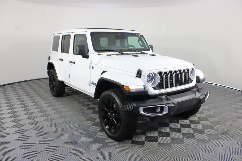 Used 2025 Jeep Wrangler Unlimited Sahara w/ Safety Group AWD/4WD image 24