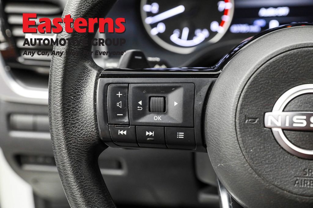 Used 2022 Nissan Rogue SV image 15