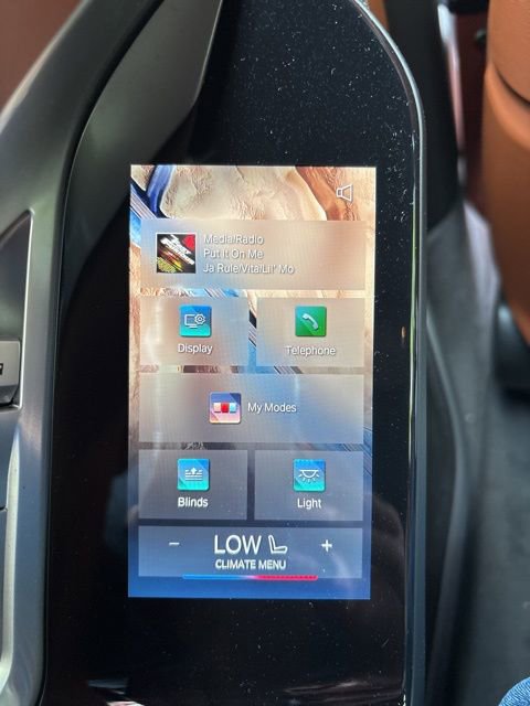 Used 2025 BMW 750e xDrive image 19