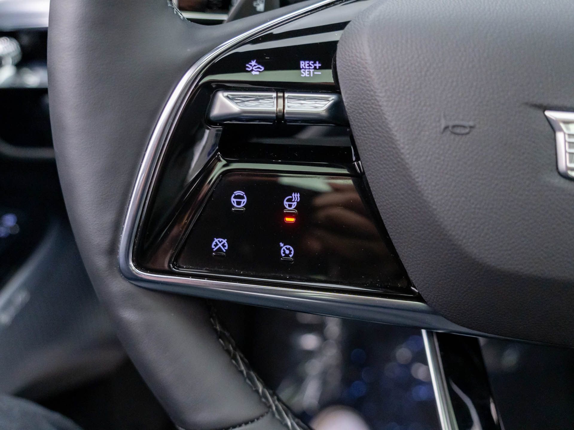 Used 2024 Cadillac Lyriq Luxury w/ LPO, Floor Liner Package image 29