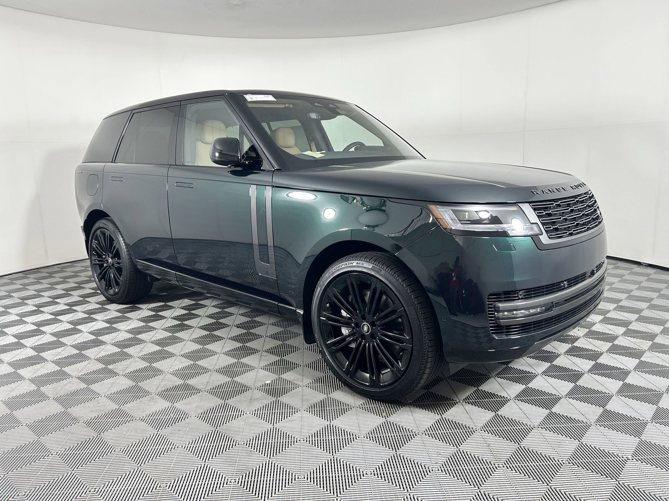 New 2025 Land Rover Range Rover SE image 5
