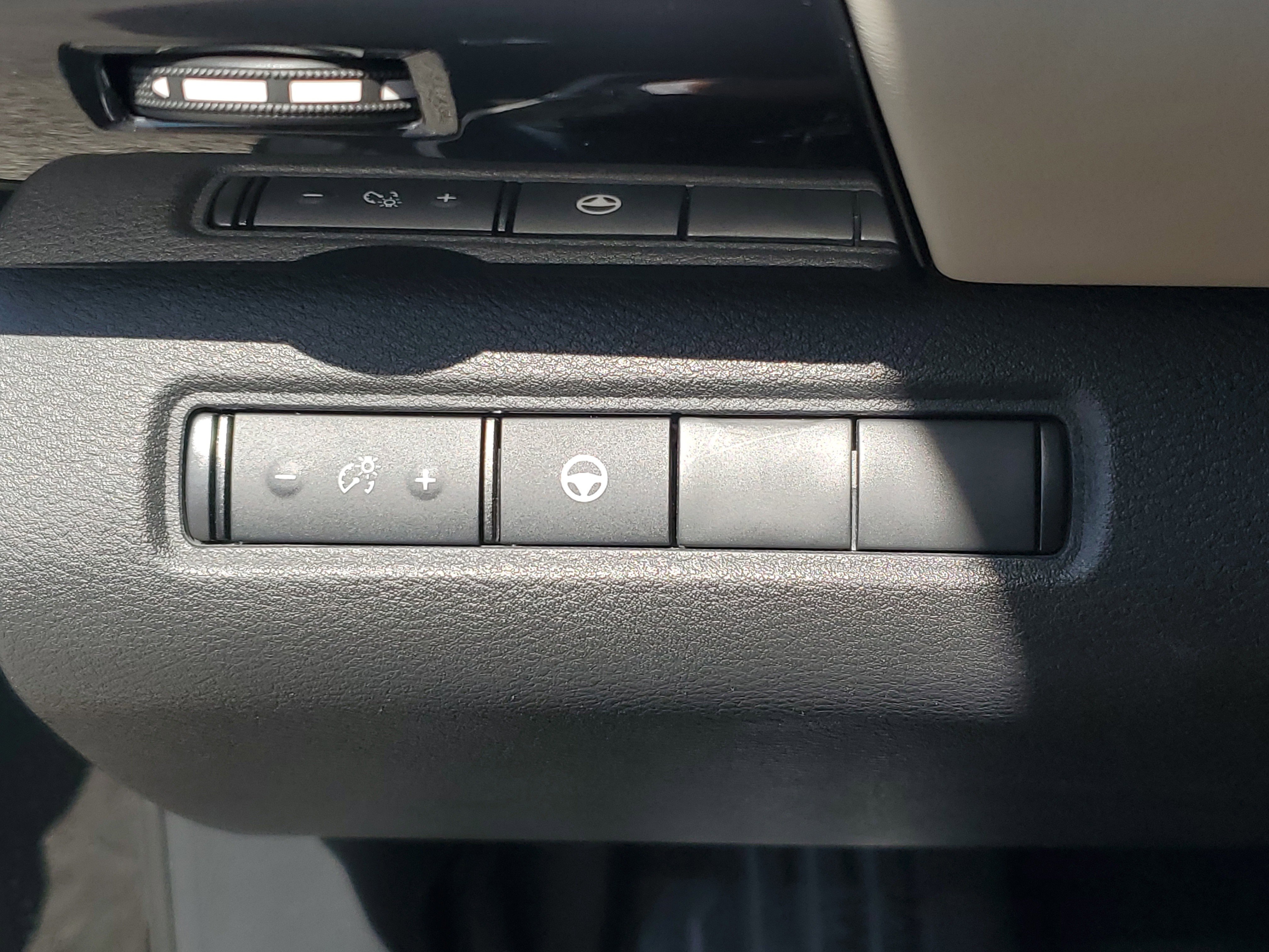Certified 2022 Nissan Pathfinder SV FWD image 25