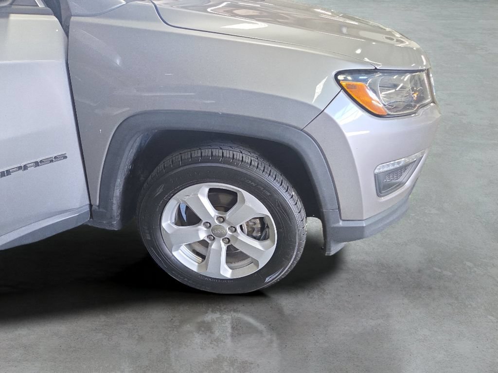 Used 2018 Jeep Compass Latitude w/ Cold Weather Group AWD/4WD image 53