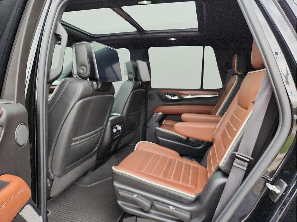 Used 2023 GMC Yukon Denali Ultimate AWD/4WD image 10