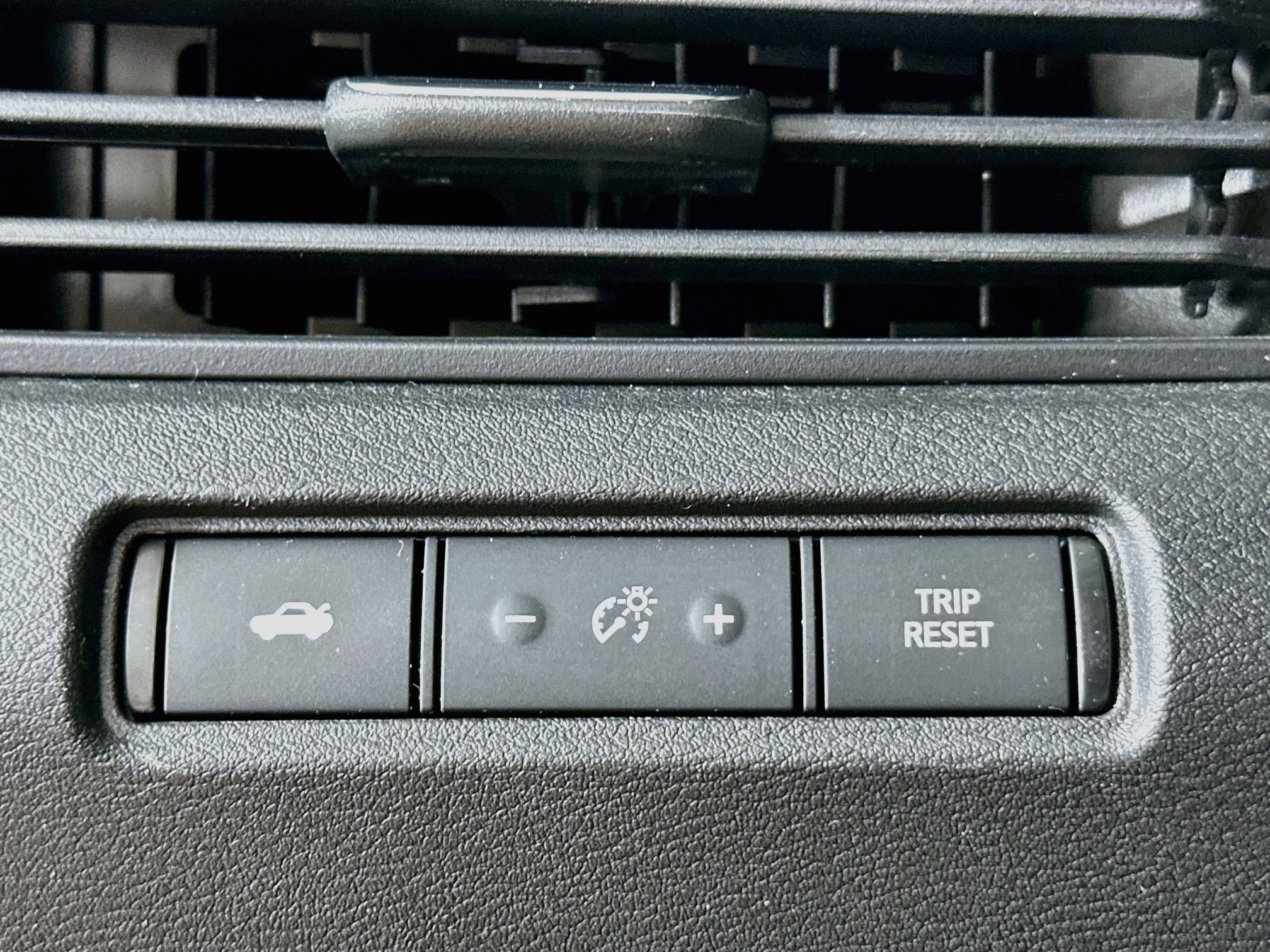 Used 2024 Nissan Altima 2.5 SV FWD image 17