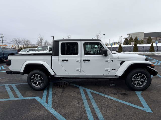 New 2026 Jeep Gladiator Sport AWD/4WD image 3