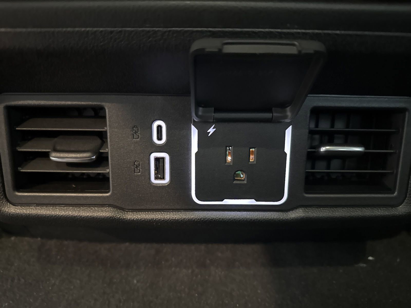 New 2026 Chevrolet Silverado 1500 LT w/ LPO, Dark Essentials Package image 14