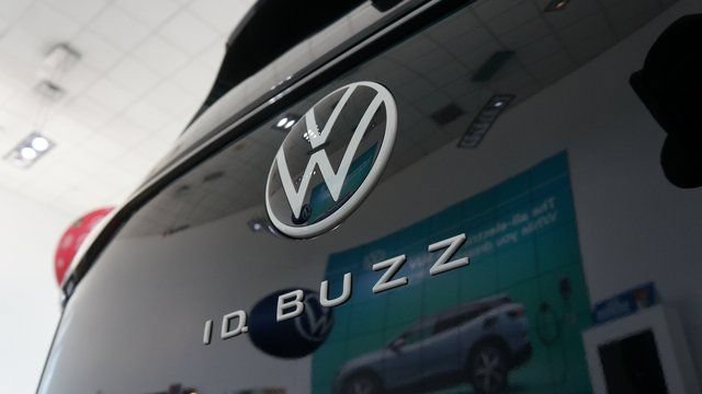 New 2025 Volkswagen ID. Buzz Pro S RWD image 18
