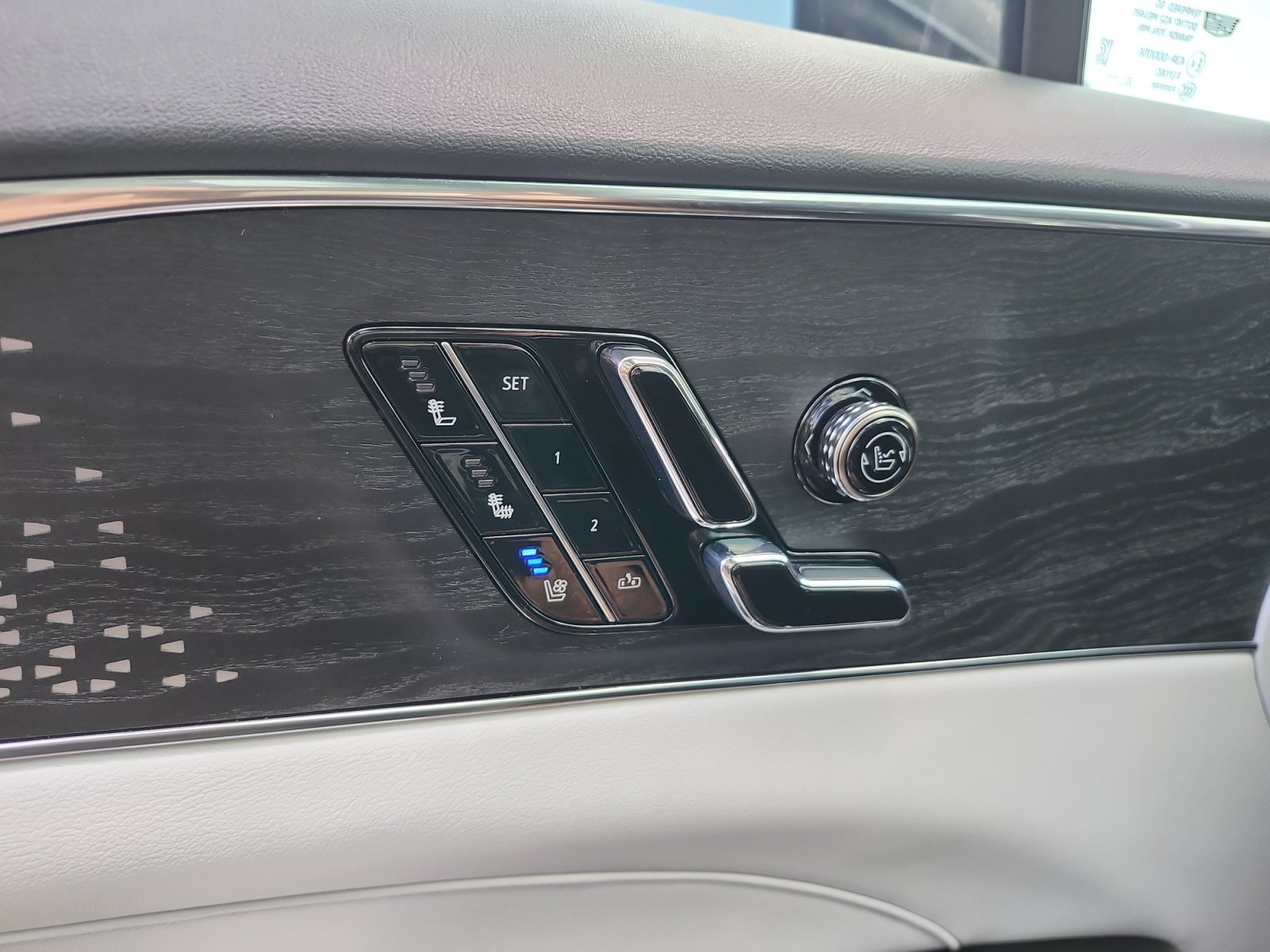 Used 2023 Cadillac Lyriq 2WD image 17